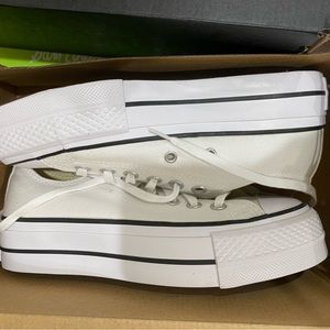 Chuck Taylor All Star Lift Platform Canvas Low Top (size 5.5)